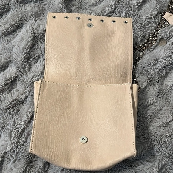 Longchamp leather cross body bag with metal chain - Picture 7 of 13